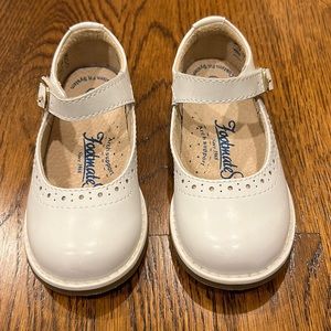 Footmates Mary Janes size 7.5wide
